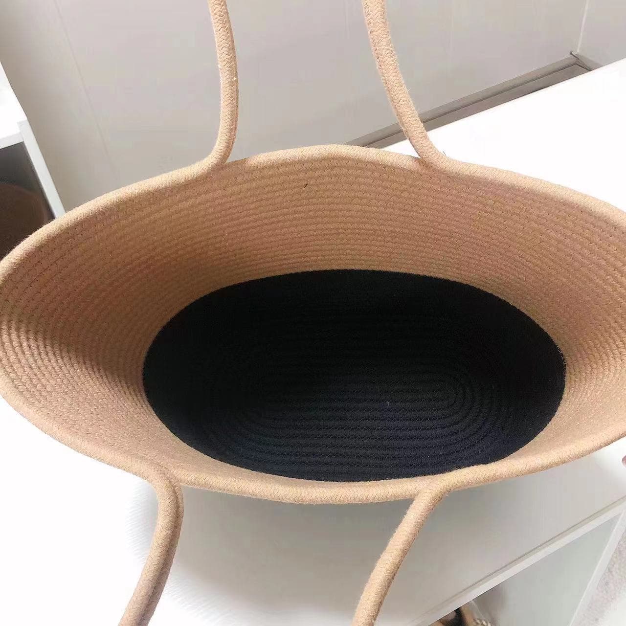 夏の涼やか編み込みカゴバッグ