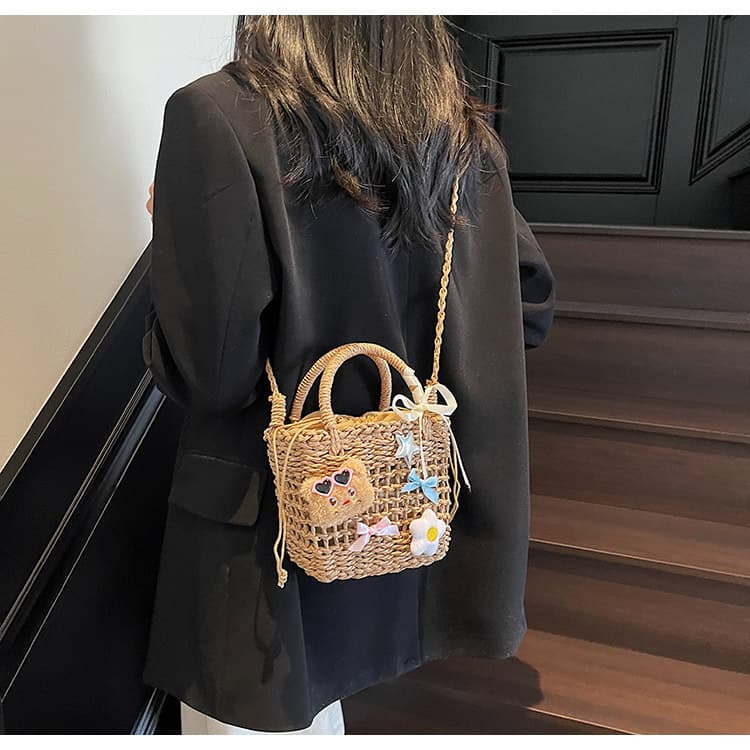 カゴバッグ カゴバッグ かわいい装飾付き籐編みミニバッグ