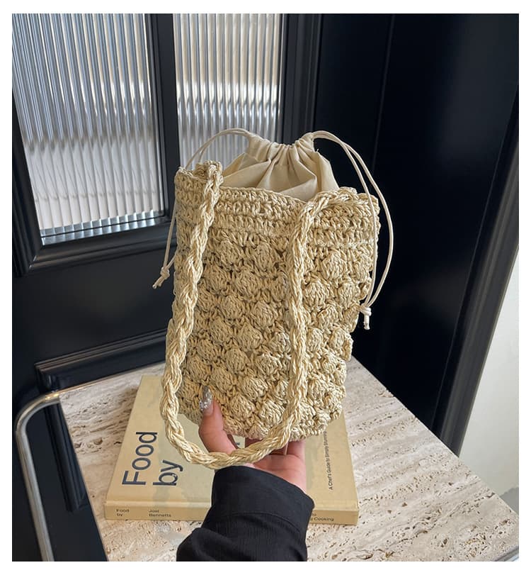 カゴバッグ 草編み巾着風ショルダーバッグ