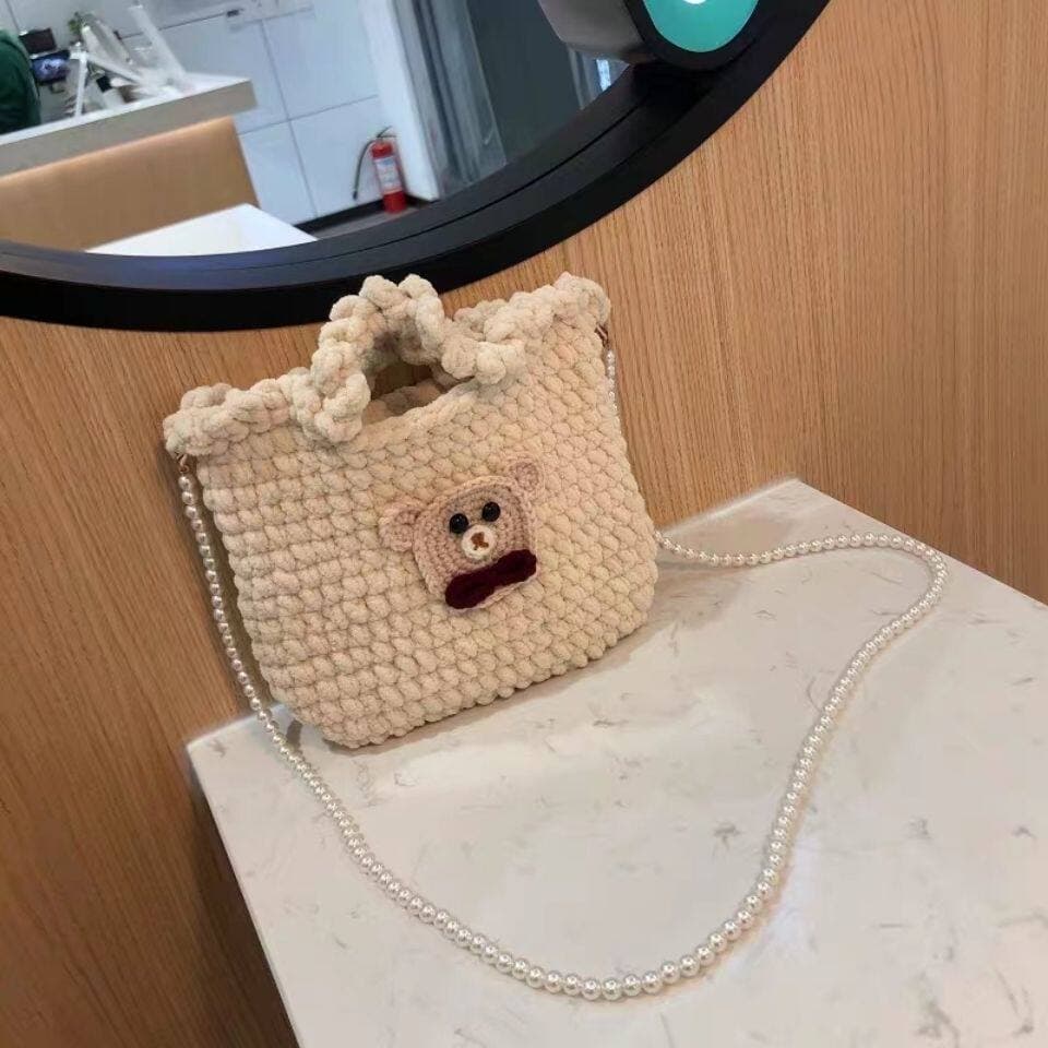 カゴバッグ くま刺繍入りもこもこ編み込みカゴバッグ
