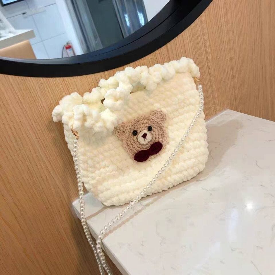 カゴバッグ くま刺繍入りもこもこ編み込みカゴバッグ
