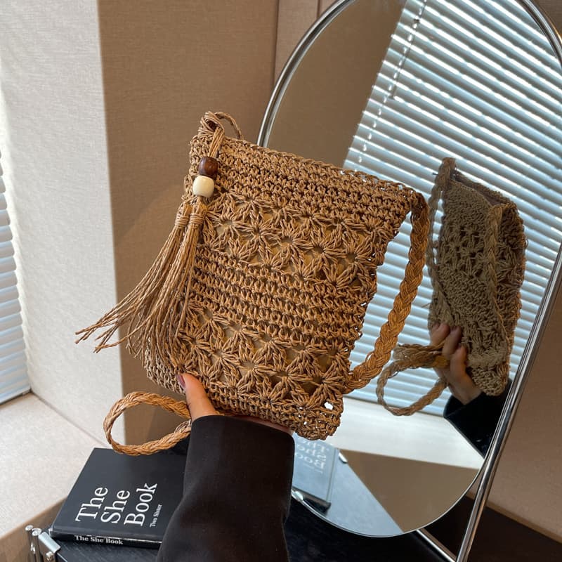 カゴバッグ 手編みタッセル付きカゴショルダー