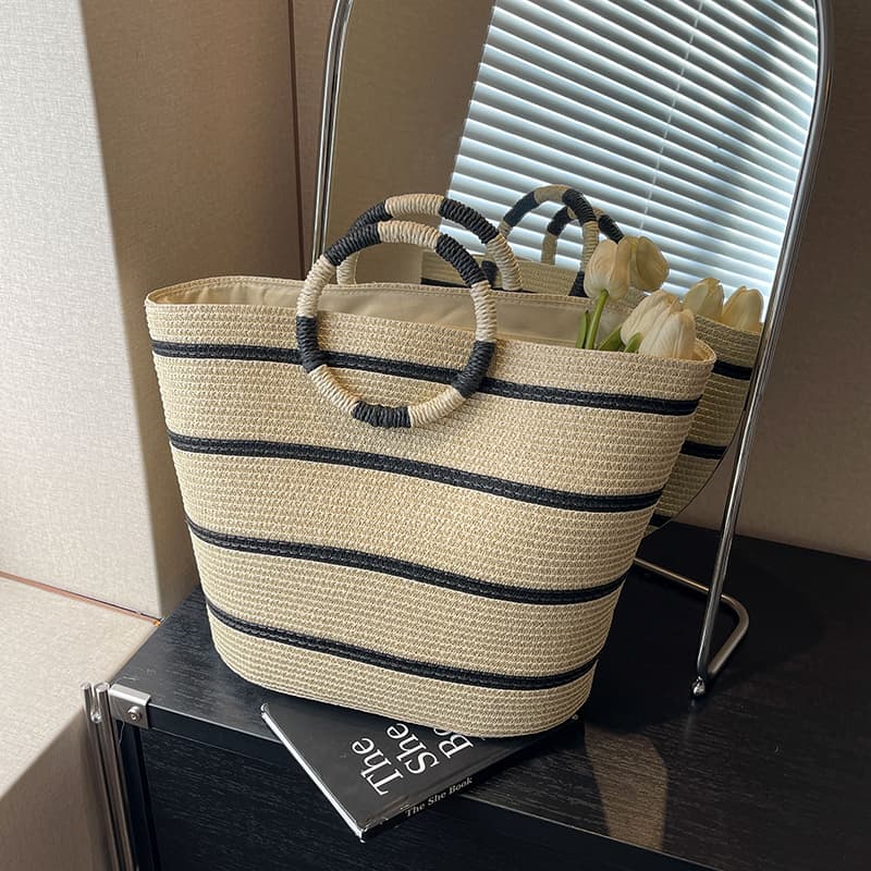 カゴバッグ ストライプ模様の上品リゾートバッグ