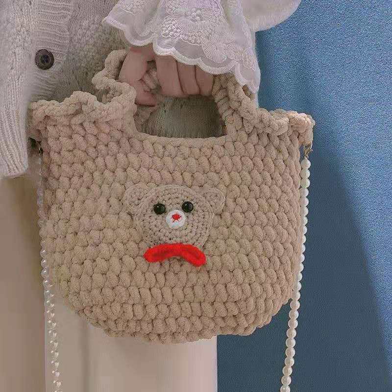 カゴバッグ くま刺繍入りもこもこ編み込みカゴバッグ