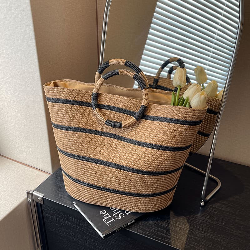 カゴバッグ ストライプ模様の上品リゾートバッグ