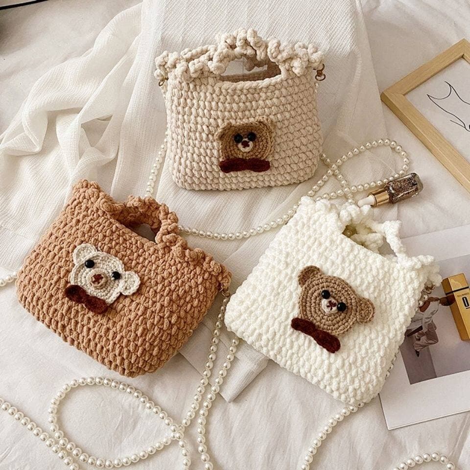 カゴバッグ くま刺繍入りもこもこ編み込みカゴバッグ