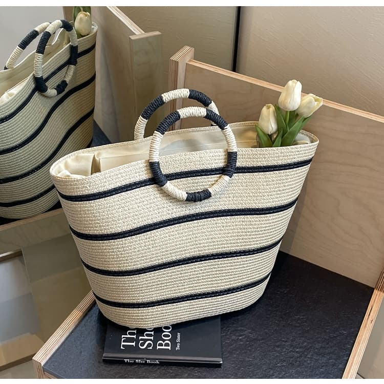 カゴバッグ ストライプ模様の上品リゾートバッグ