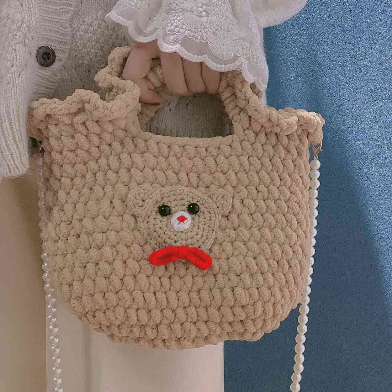 カゴバッグ くま刺繍入りもこもこ編み込みカゴバッグ