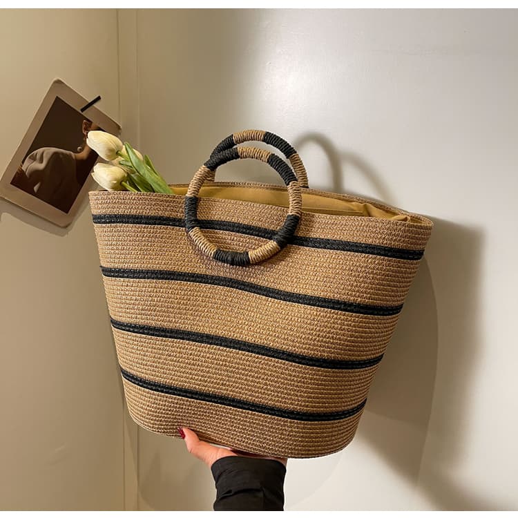 カゴバッグ ストライプ模様の上品リゾートバッグ