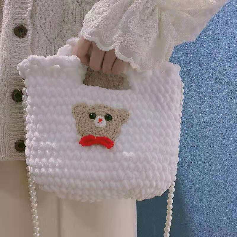 カゴバッグ くま刺繍入りもこもこ編み込みカゴバッグ