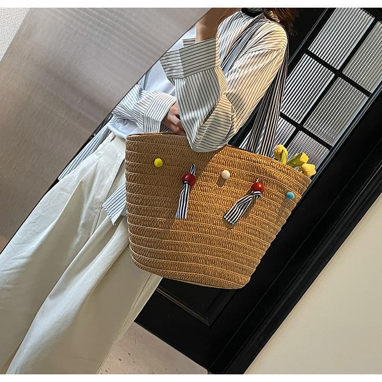 ボンボン付きトートカゴバッグ